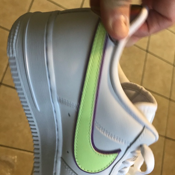 Nike Air Force 1 EAS womens 8.5
New in box.
mult color rainbow design.. - Picture 5 of 6